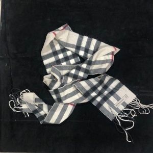 Beautiful Authentic Burberry Cashmere Classic Nova Check Scarf, Super Soft!